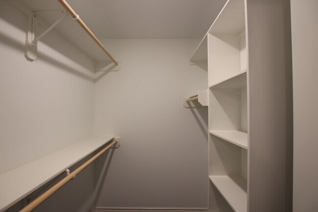 Building Photo - 6318 Villa Rosa Way