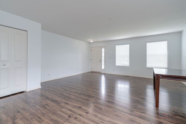 Building Photo - 202 Minuet Cir