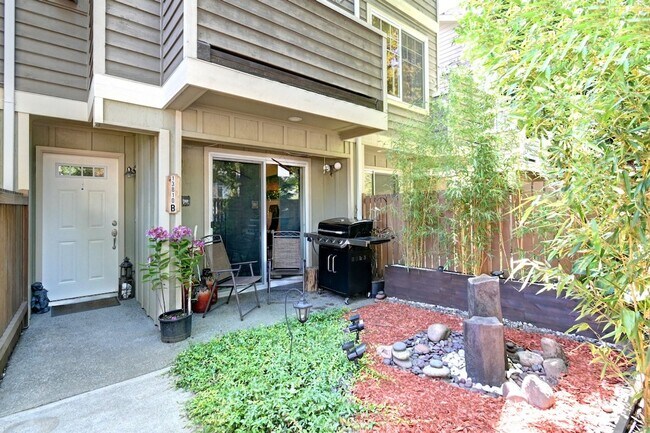 Building Photo - 13810 Greenwood Ave N