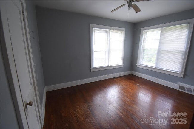 Building Photo - 614 N Ellis St