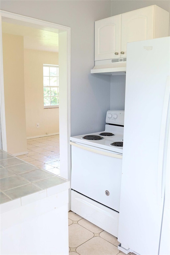 Building Photo - 2640 SW 79th Ave