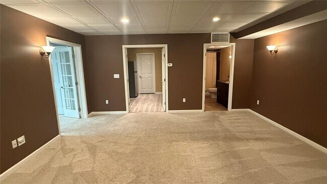 Building Photo - 2568 Alvecot Cir SE