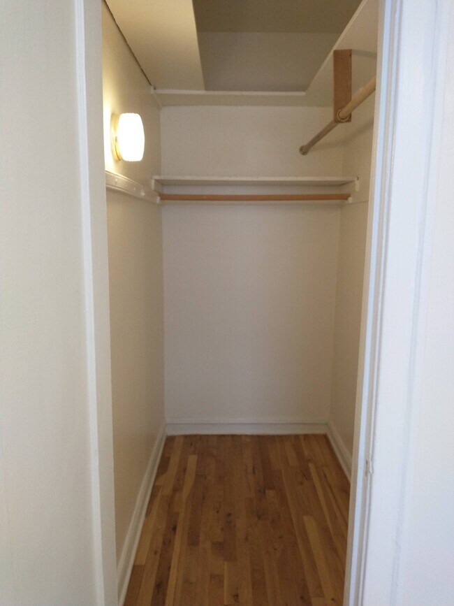 bedroom walk-in closet - 1528 W Pratt Blvd