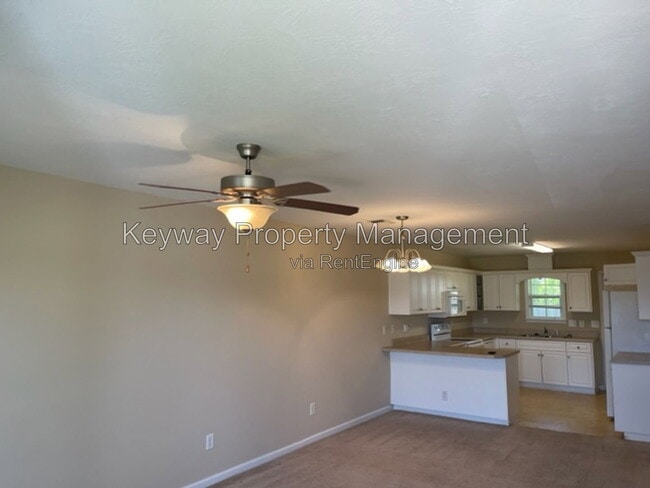 Building Photo - 6107 Village W Ln
