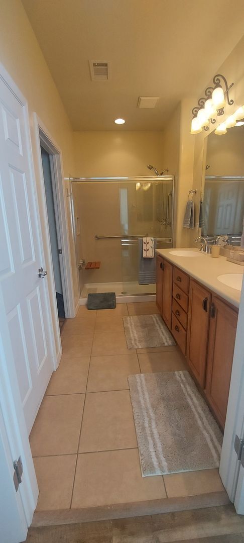 Building Photo - Fully Furnished 2 Bedroom 2 Bath with Den Provided In a 55 Plus Community