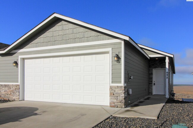 Building Photo - 4 Bed/2.5 Bath Home in West Richland