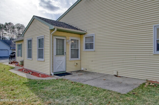 Building Photo - 12 Birchwood Dr