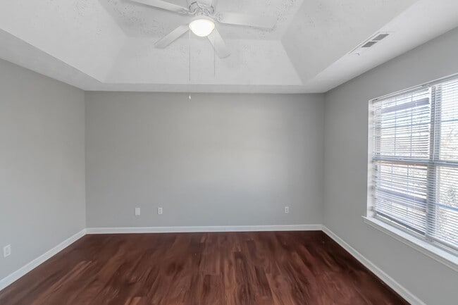 Building Photo - Spacious Home in Prime Location
