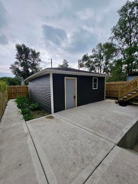 Building Photo - 1379 Roosevelt Pl