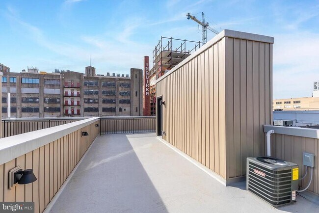 Building Photo - 1325 Buttonwood St