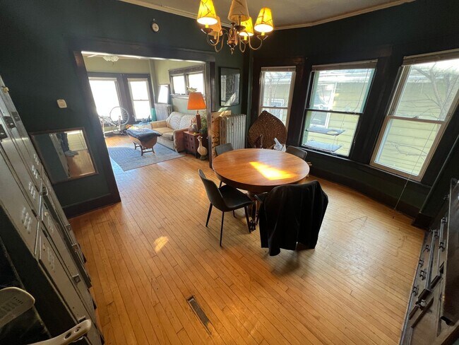 Primary Photo - 2417 N Cramer St