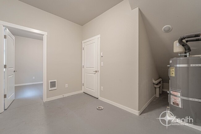 Building Photo - 3 Bedroom Mt. Vista Townhouse! Modern Fini...