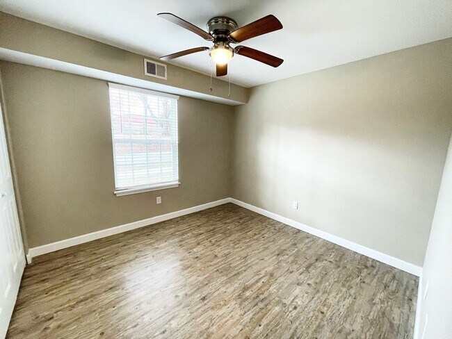 Building Photo - Silver Creek Apartments