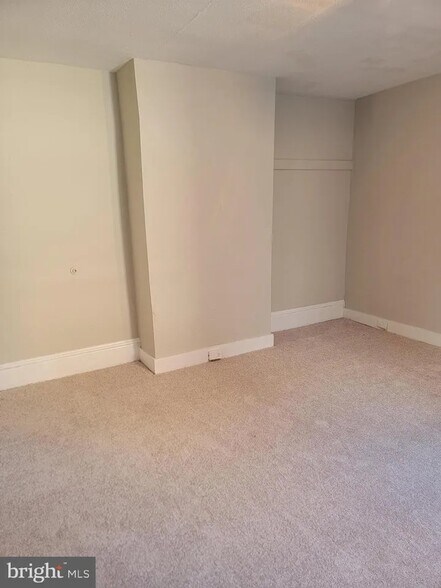 Building Photo - 613 Walnut St