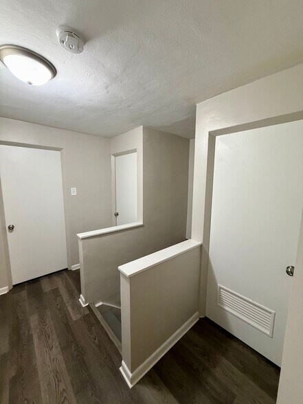 Building Photo - 24 Tower Hill Ct