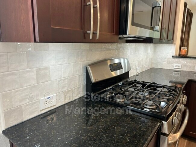 Building Photo - 184 Birchmont Dr