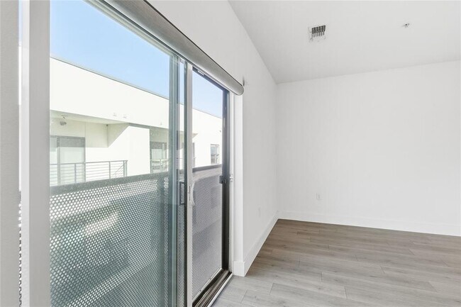 Building Photo - 2213 Poquito St