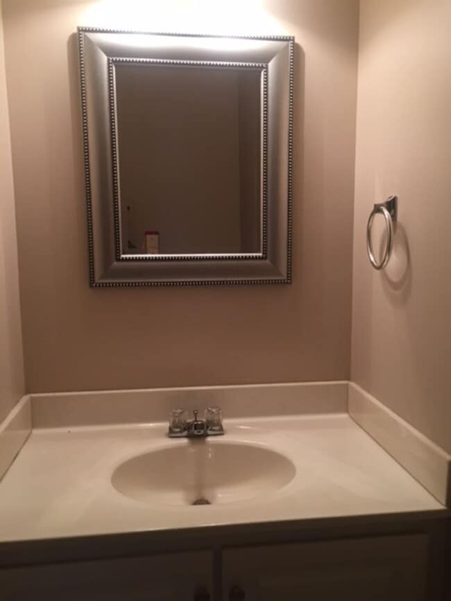 Building Photo - 3 bedroom, 2 1/2 bath townhome.