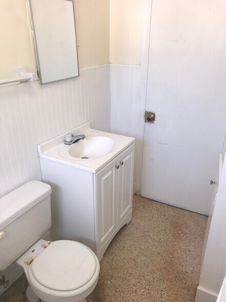 Bathroom - 605 S 6th St