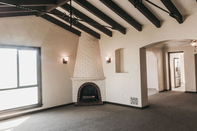 Building Photo - Belmont Shores Beachside Living – 3 Bed / 2 Bath