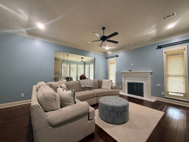 Building Photo - 5812 Lotus Cir