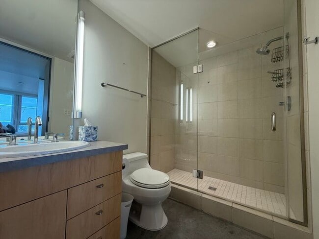 Building Photo - $2,800 | 1 Bedroom, 2 Bathroom Luxury Cond...