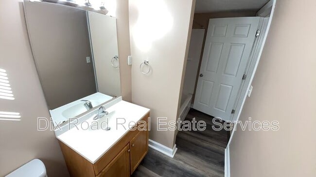 Building Photo - 1219 Azel Ave