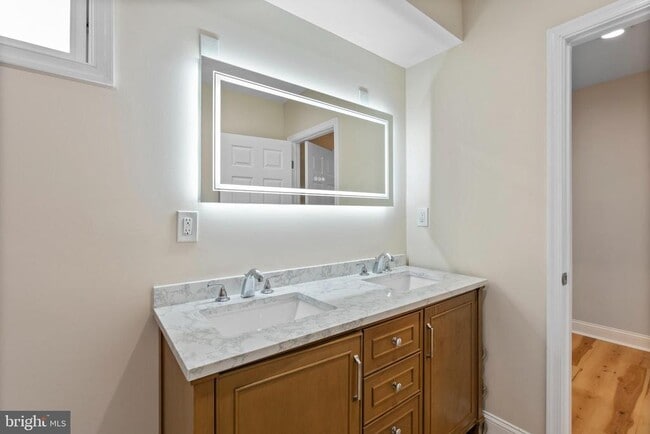 Building Photo - 919 Stiles St