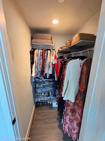 Primary Closet - 1300 4th St SE