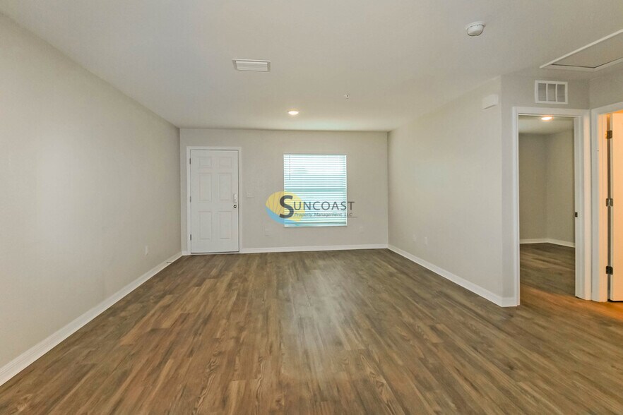 Building Photo - 9183 N Peachtree Way