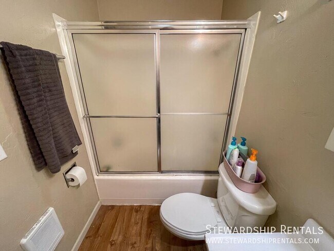 Building Photo - 1827 Harris St