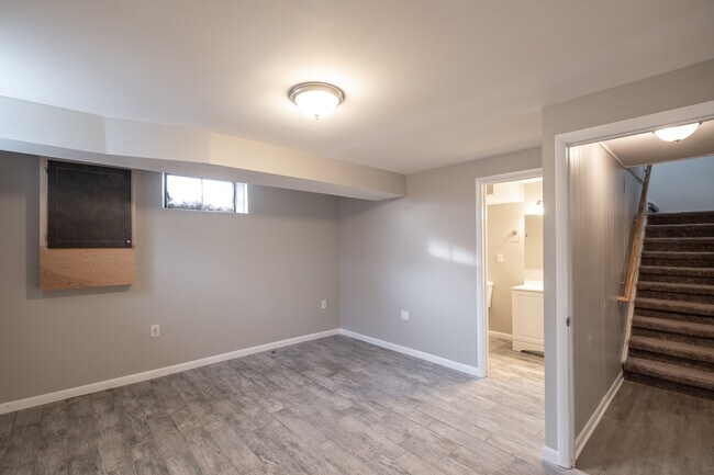 Building Photo - 420 Stoneybrook Dr