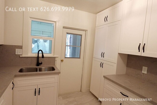Building Photo - 6307 Aldama St