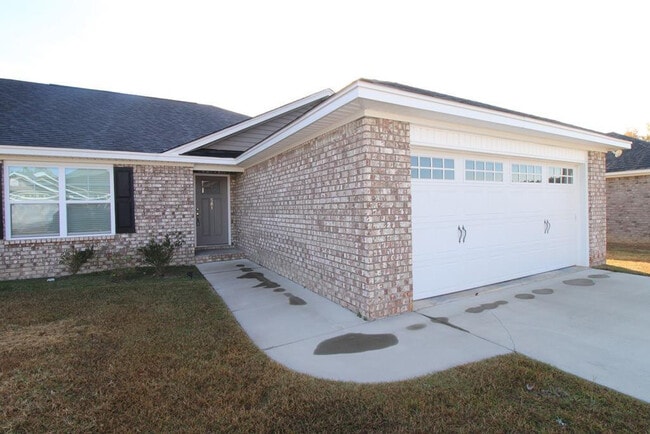 Primary Photo - 581 Brushwood Dr