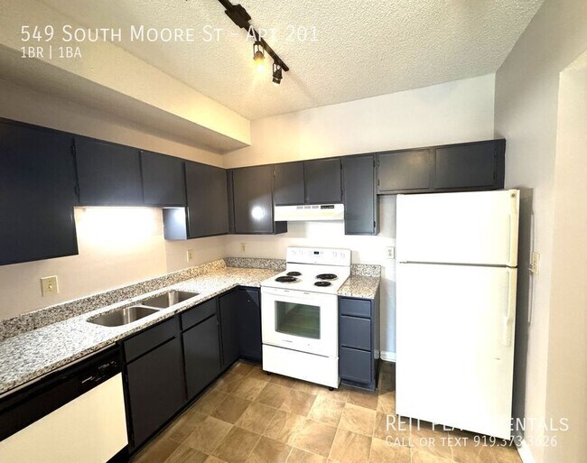 Building Photo - 549 S Moore St