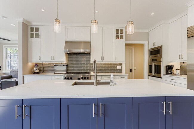 Building Photo - Beautiful Fully Furnished New Build in Newlands