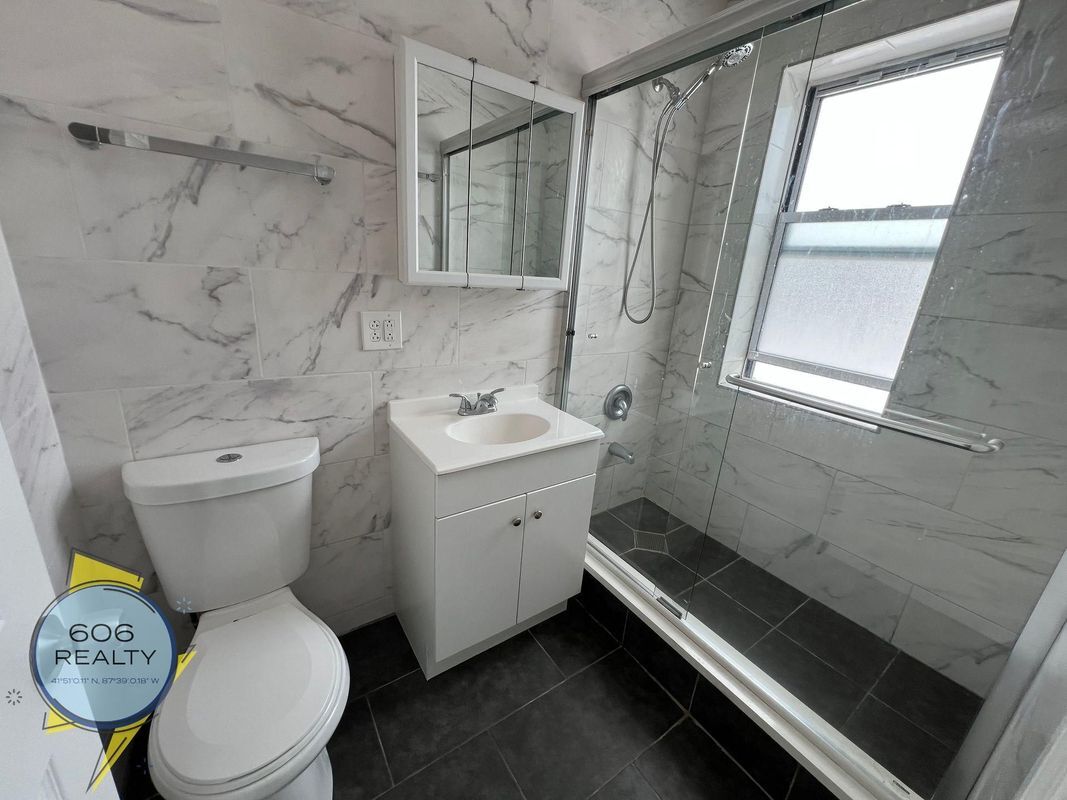 Building Photo - 3420 W Irving Park Rd