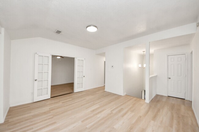 Building Photo - 3046 Texas Oak Dr