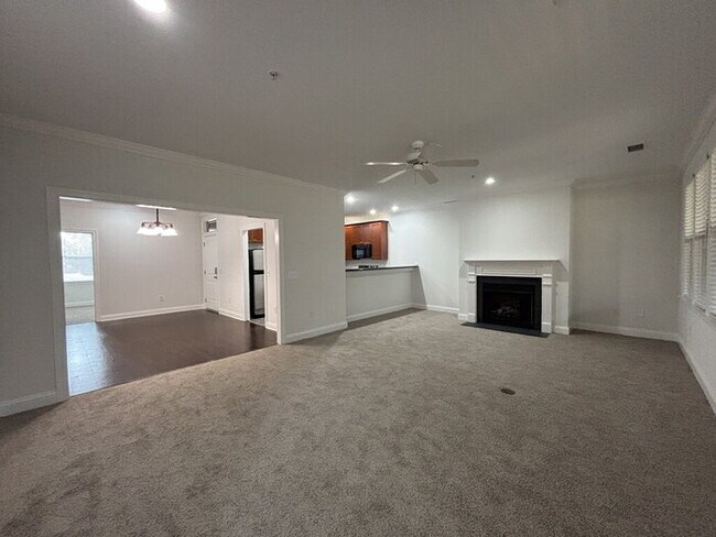 Building Photo - 5565 Colonial Chatsworth Cir