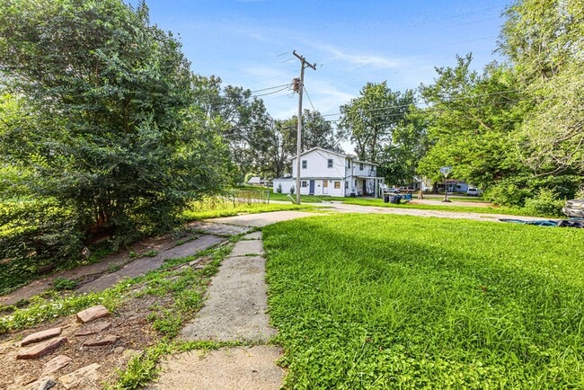 Building Photo - Updated 3-Bedroom Home with Attached Garage & Full Basement