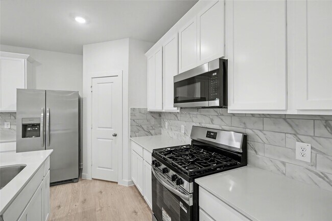 Building Photo - 3930 Langridge Dr