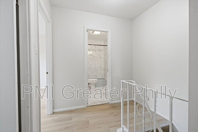 Building Photo - 1523 W Cheltenham Ave