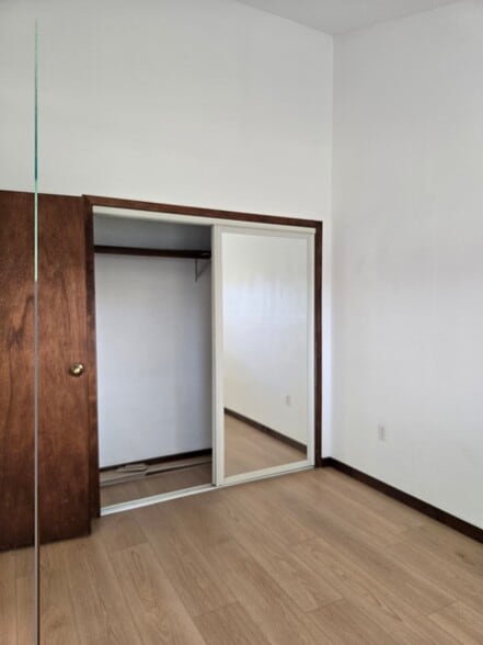 Building Photo - 2124 5th Ave
