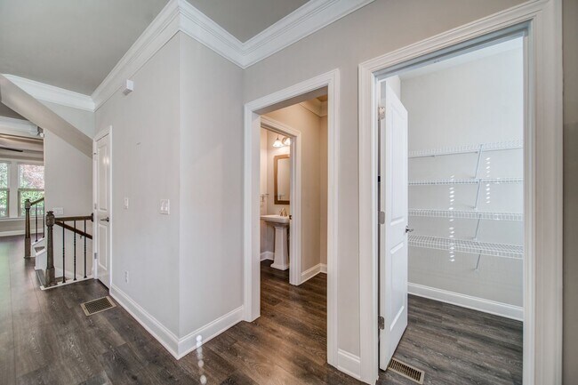 Building Photo - 1363 Harris Way S