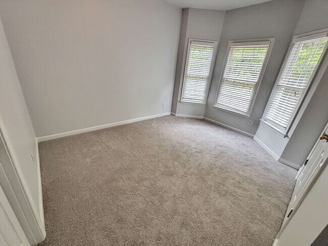 Building Photo - Gorgeous Home in Mableton