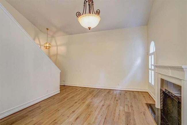 Building Photo - 142 Stoneforest Dr
