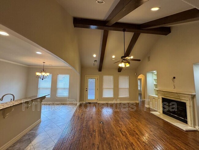 Building Photo - 2016 E 135th St S