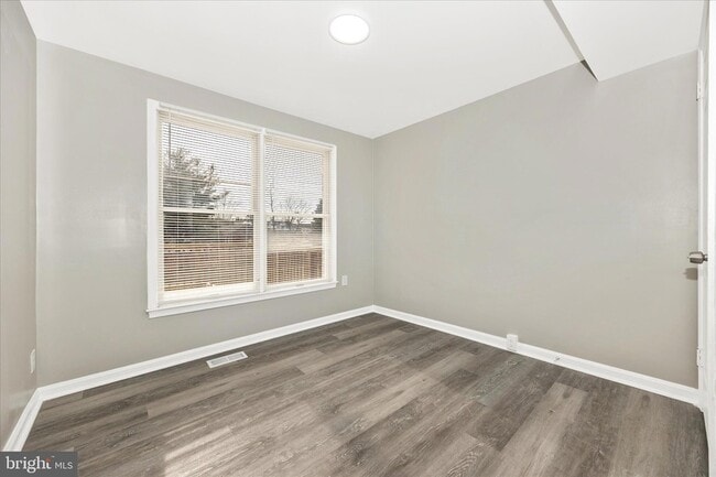 Building Photo - 114 Colony Ct