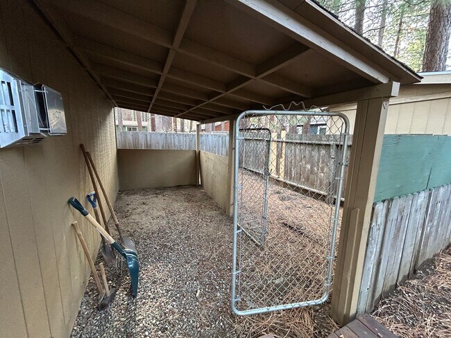 Building Photo - Spacious Home in Great Neighborhood off Tahoe Keys Blvd