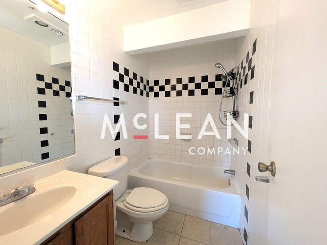 Building Photo - Three Bedroom Home in Desert Hot Springs